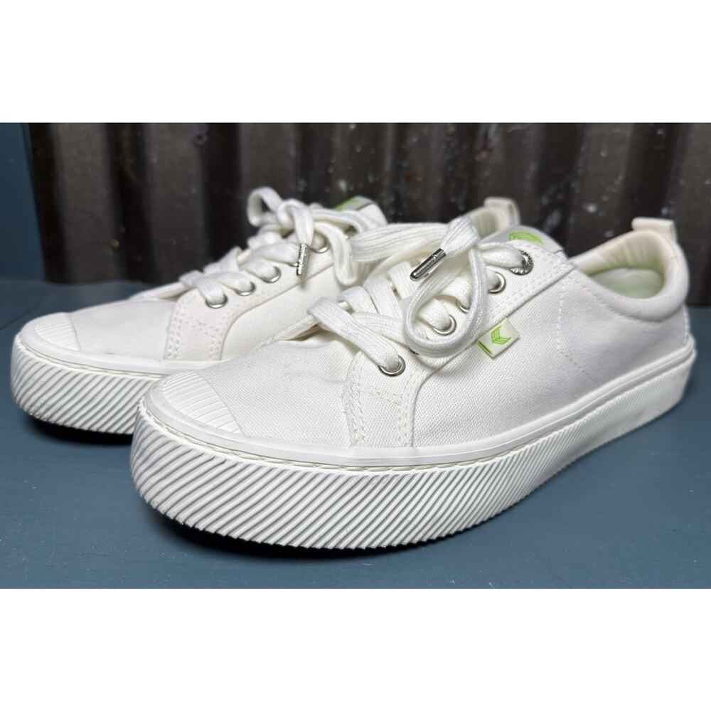 Cariuma OCA Low Top Sneaker Off-White Canvas Size M8.5/W10 Cork Insole Unisex